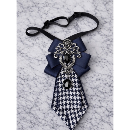 Elegancki krawat damski z broszką – styl vintage z charakterem